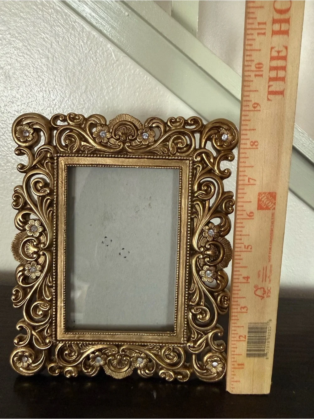 Ornate Gold Decorative Picture Frame – Floral Scroll Design